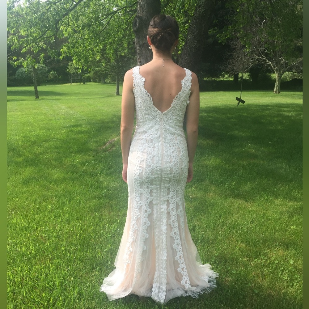Camille La Vie White/Nude Lace Size 4 Plunge Trumpet Prom Dress